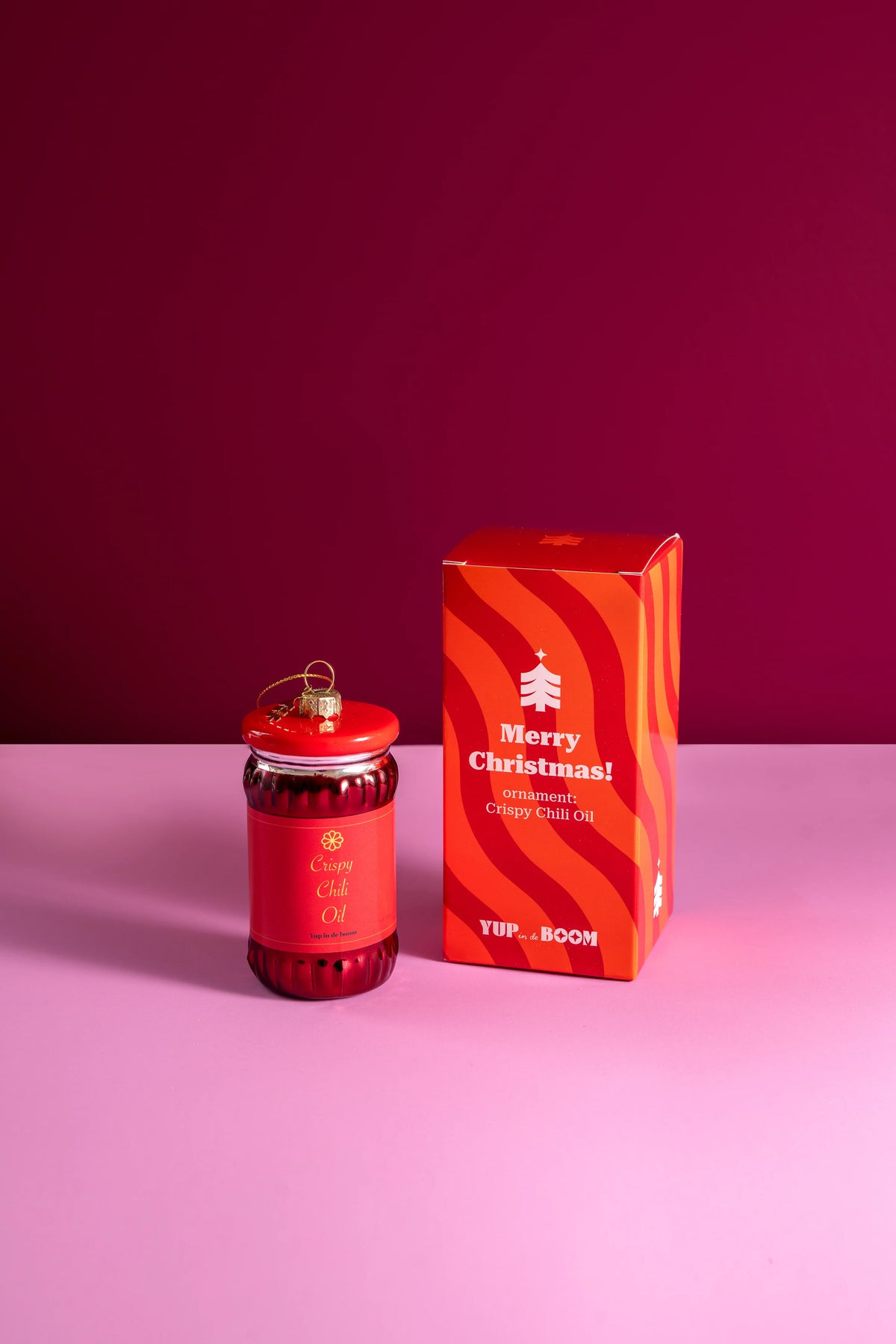 Crispy Chili Oil Kerstornament - Yup In De Boom