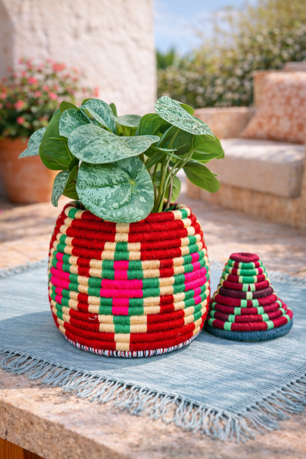 Handgeweven berber mand rood/roos/groen