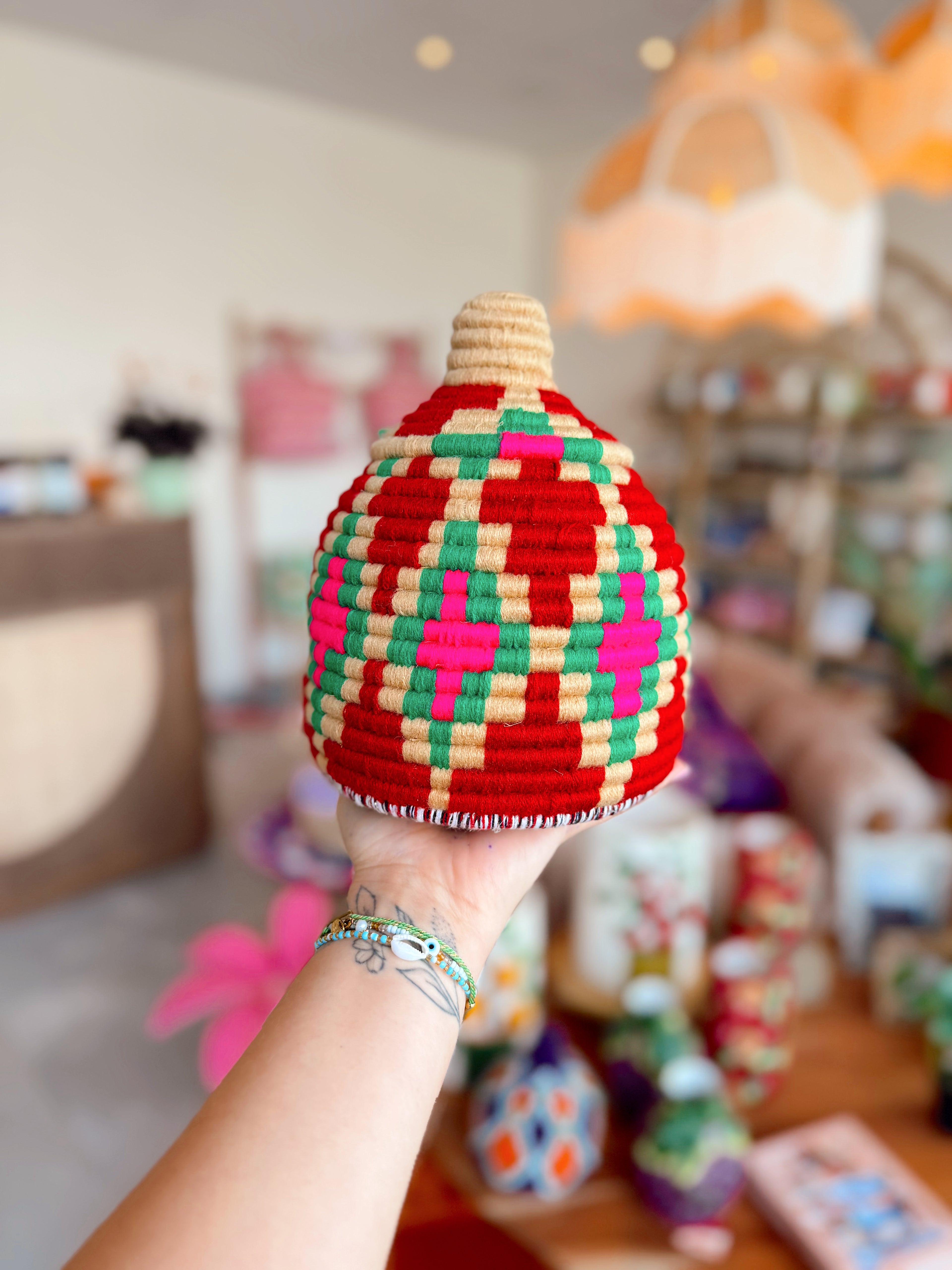 Handgeweven berber mand rood/roos/groen
