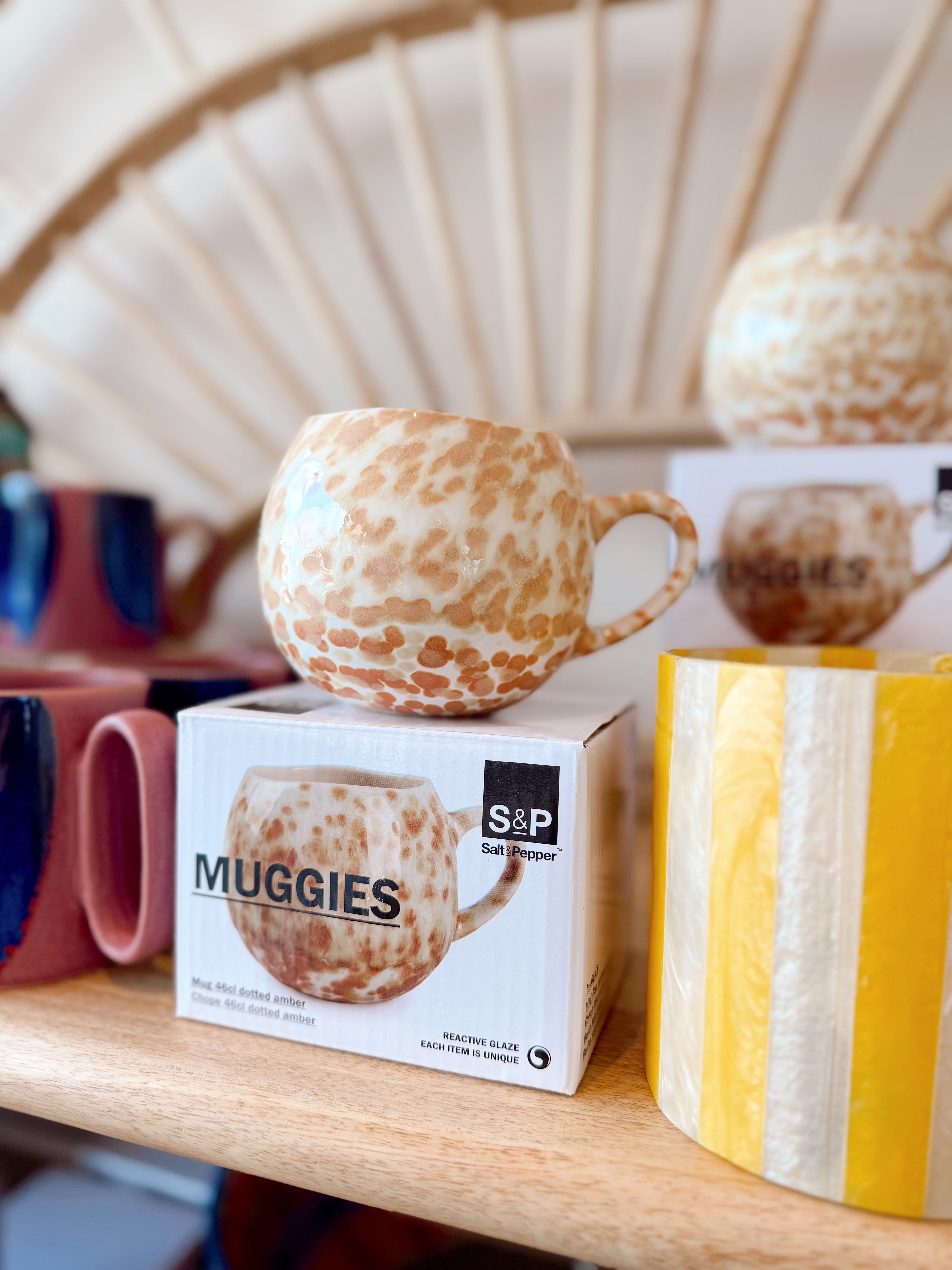 Salt&Pepper mok 46cl dotted amber