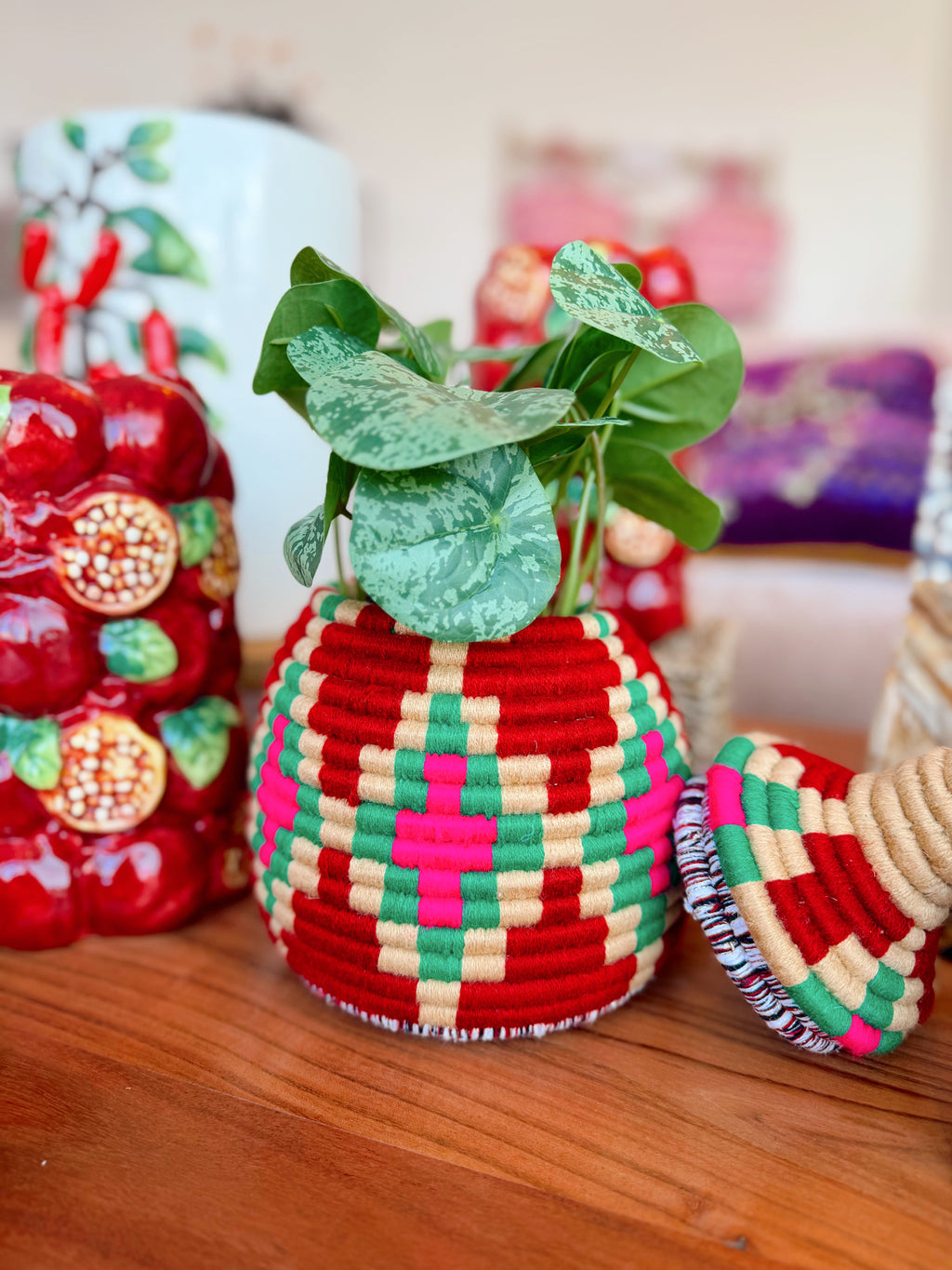 Handgeweven berber mand rood/roos/groen